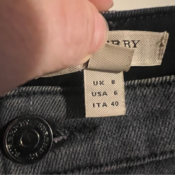 💎EUC BURBERRY WOMEN’S JEANS DARKER GRAY SIZE 6. MIDRISE BOOT CUT 14 inch waist. - Picture 6 of 8